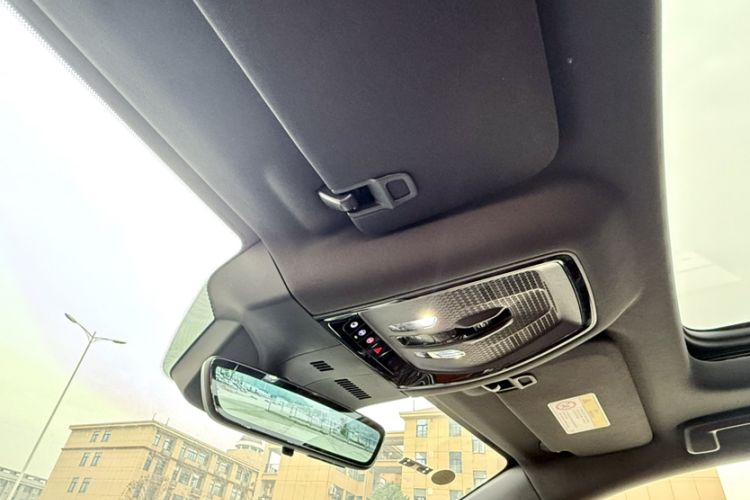 Used Cadillac XT5 2025 2.0T Platinum Edition Interior 7