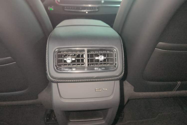 Used Cadillac XT5 2025 2.0T Luxury Version Interior 7