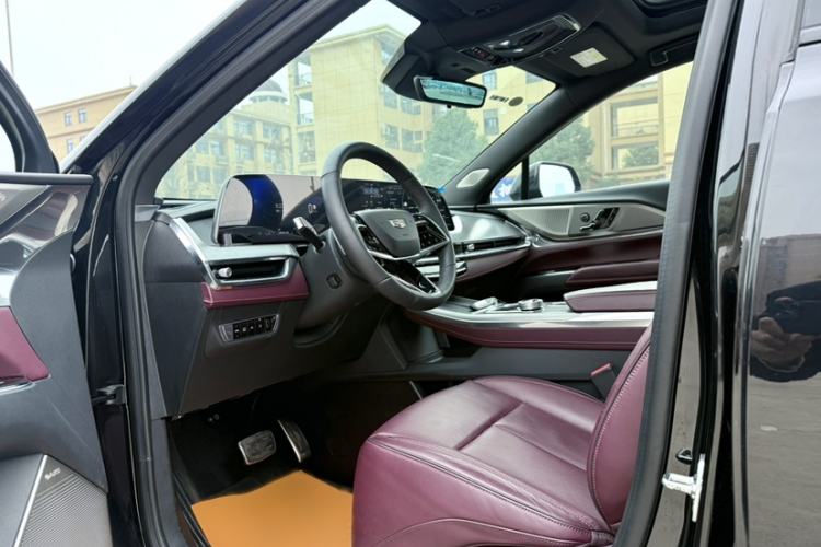Used Cadillac XT5 2025 2.0T Platinum Edition Interior 8