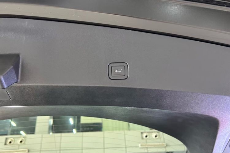 Used Cadillac XT5 2025 2.0T Luxury Version Interior 8