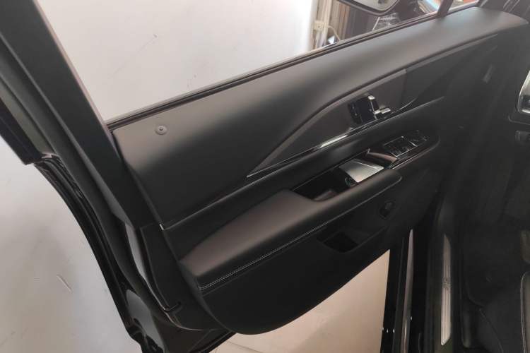 Used Cadillac XT5 2025 2.0T Luxury Version Left Front Door Interior