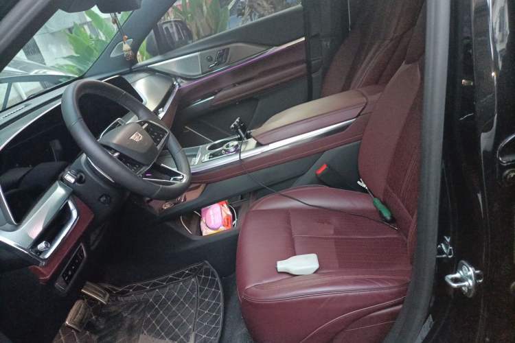 Used Cadillac XT5 2025 2.0T Platinum Edition Left Front Seat