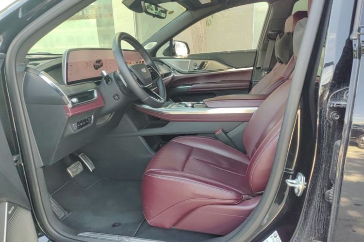 Used Cadillac XT5 2025 2.0T Platinum Edition Left Front Seat