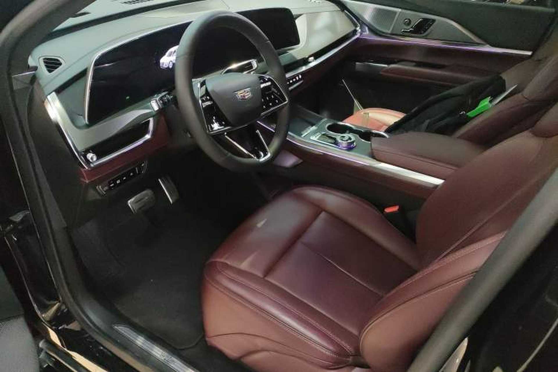 Used Cadillac XT5 2025 2.0T Platinum Edition Left Front Seat