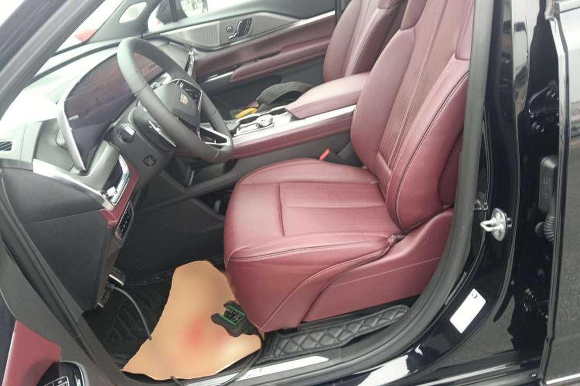 Used Cadillac XT5 2025 2.0T Platinum Edition Left Front Seat
