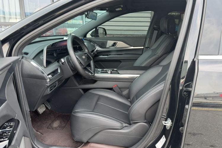 Used Cadillac XT5 2025 Model 2.0T Metropolitan Edition Left Front Seat