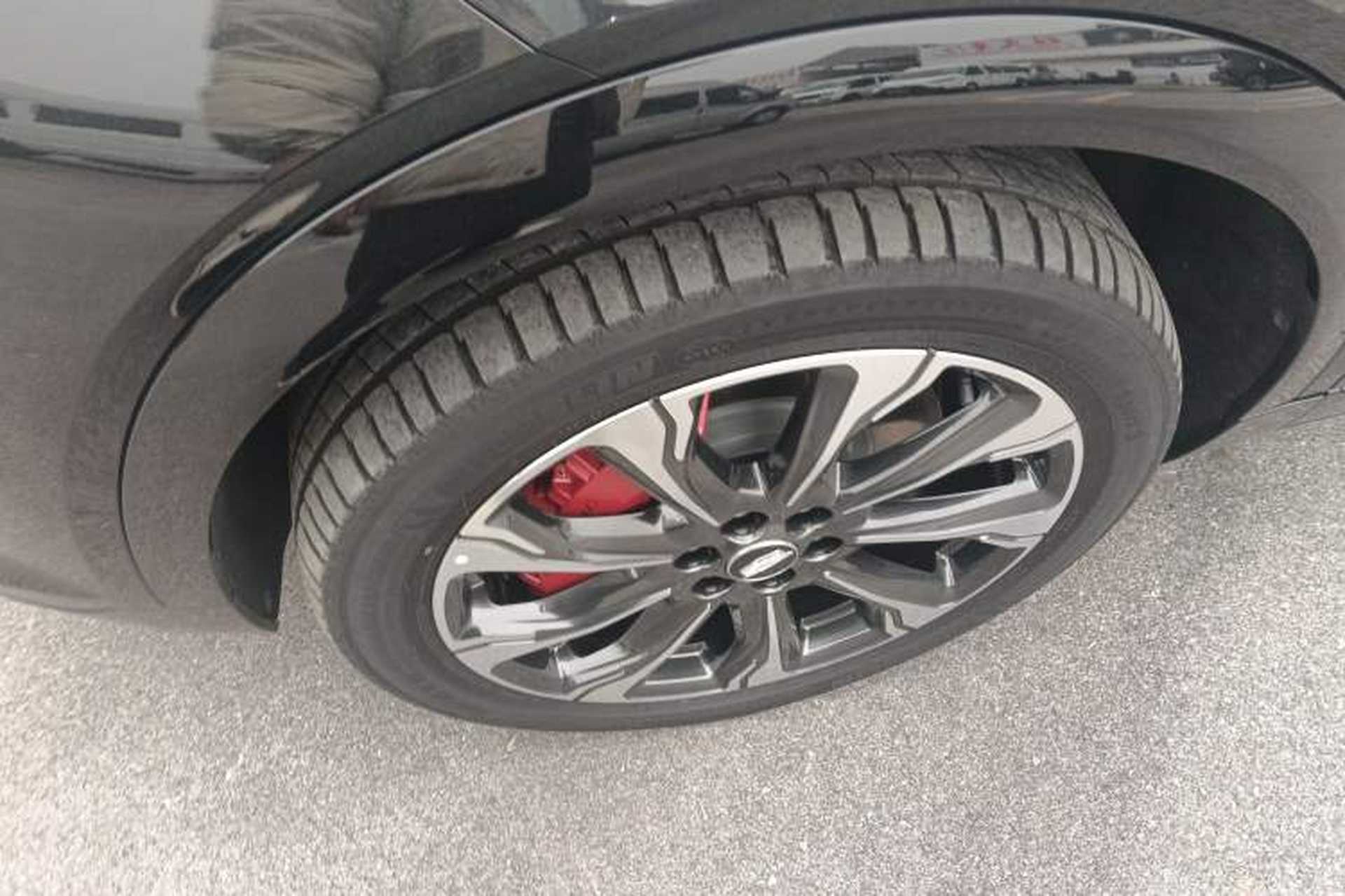 Used Cadillac XT5 2025 2.0T Platinum Edition Left Front Wheel Hub