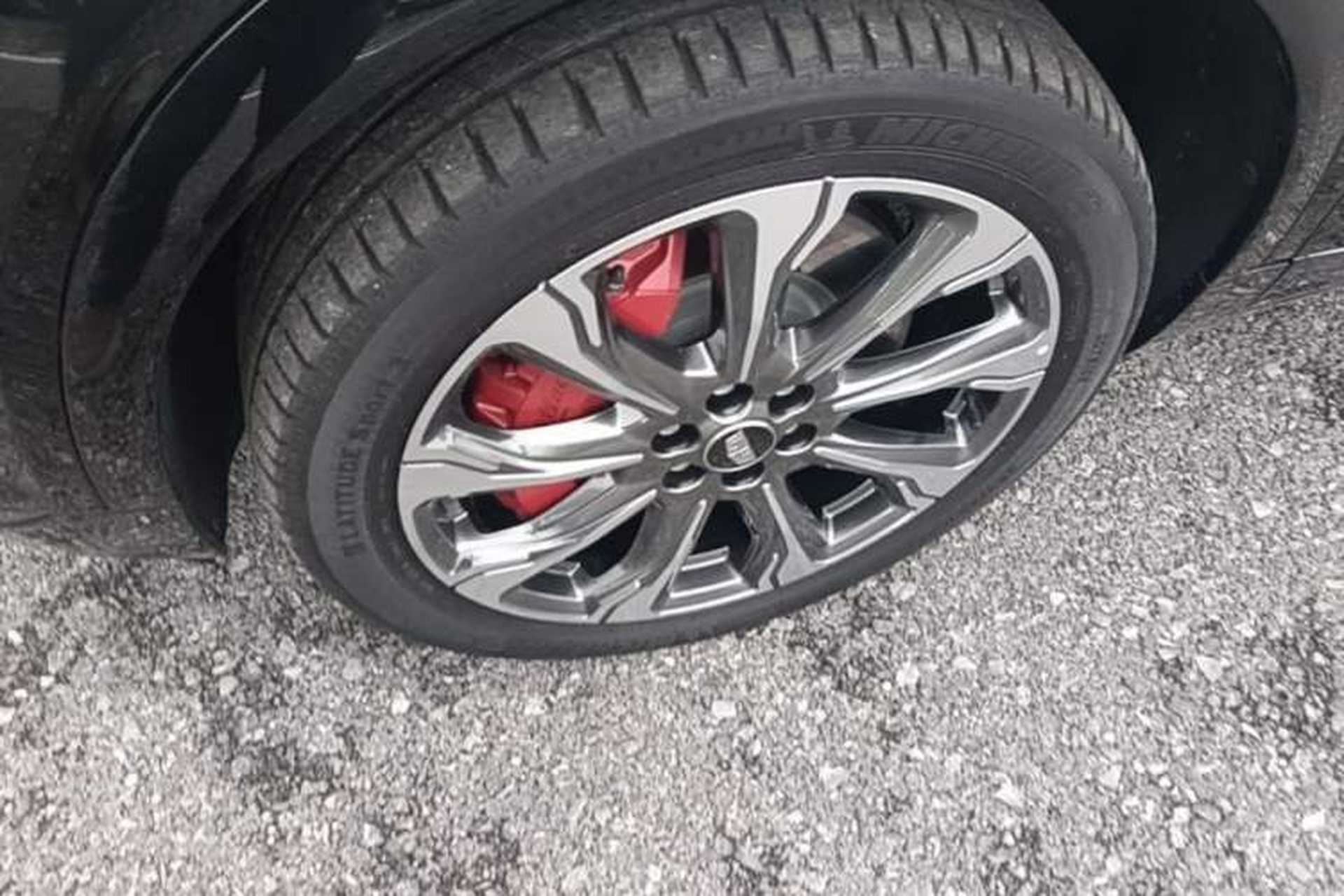 Used Cadillac XT5 2025 2.0T Platinum Edition Left Front Wheel Hub