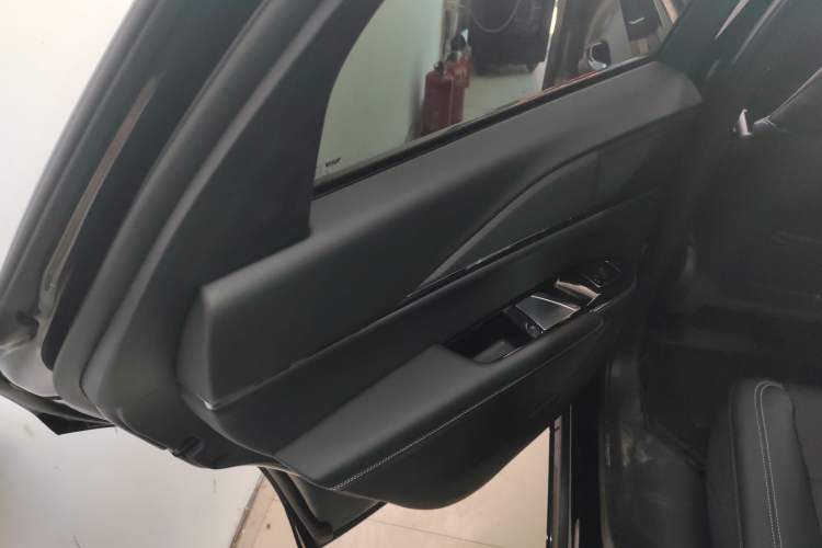 Used Cadillac XT5 2025 2.0T Luxury Version Left Rear Door Interior