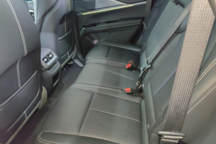 Used Cadillac XT5 2025 2.0T Luxury Version Left Rear Seat