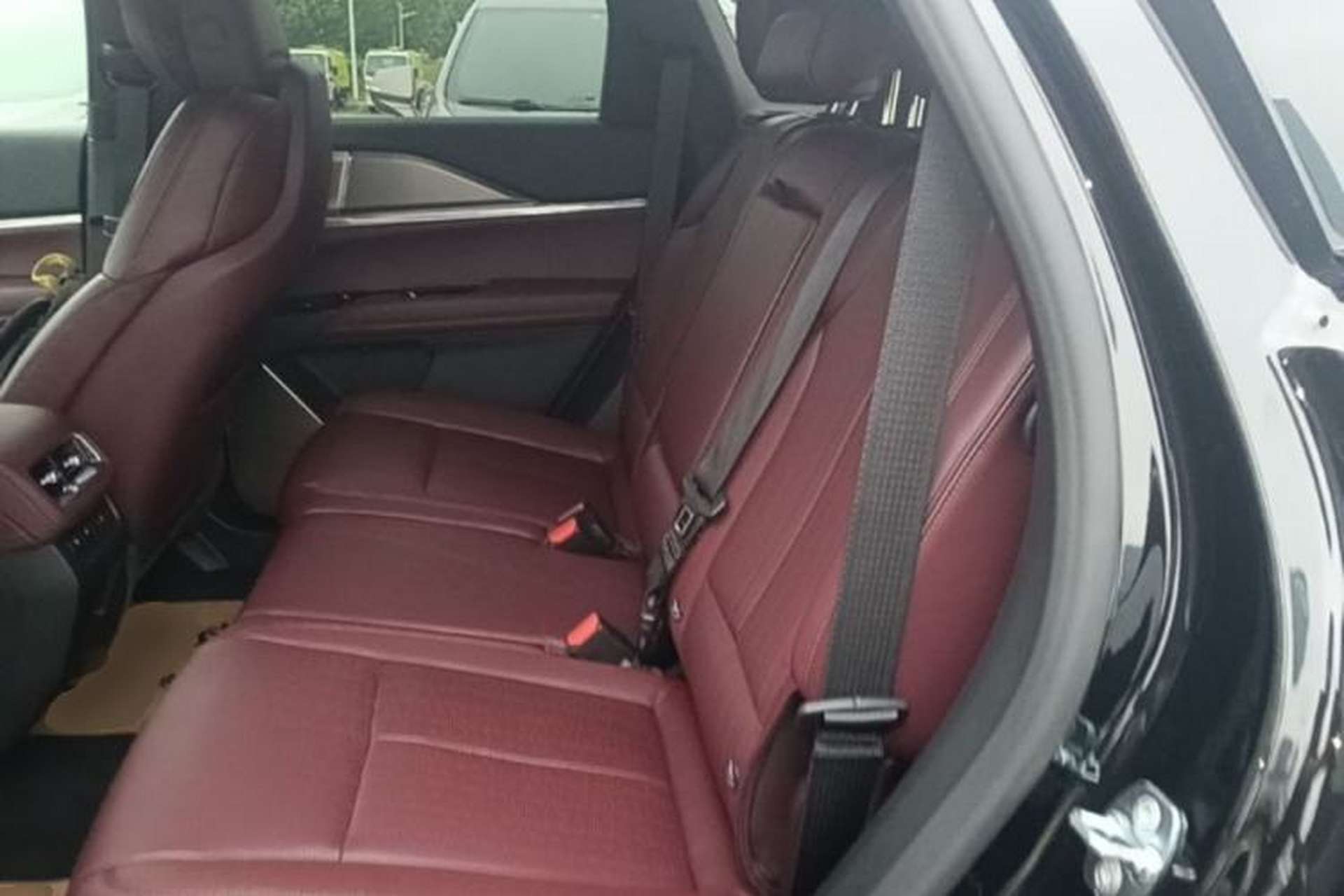 Used Cadillac XT5 2025 2.0T Platinum Edition Left Rear Seat