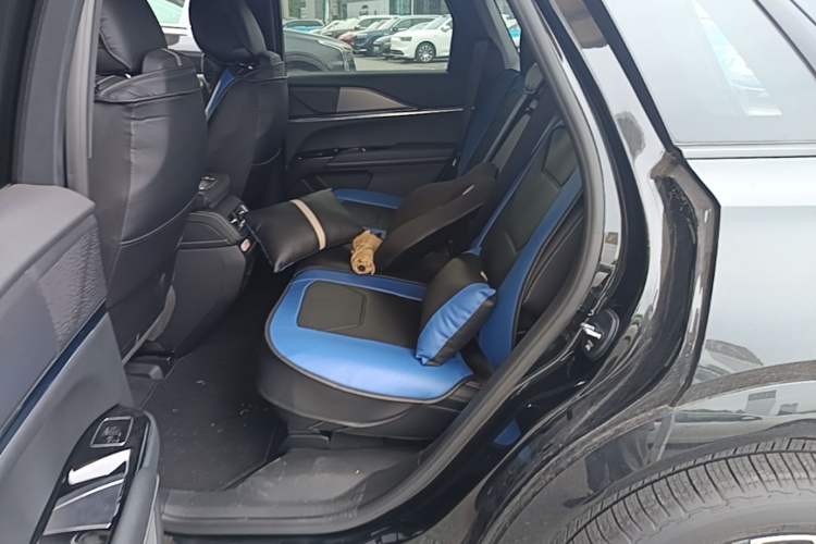 Used Cadillac XT5 2025 2.0T Luxury Version Left Rear Seat