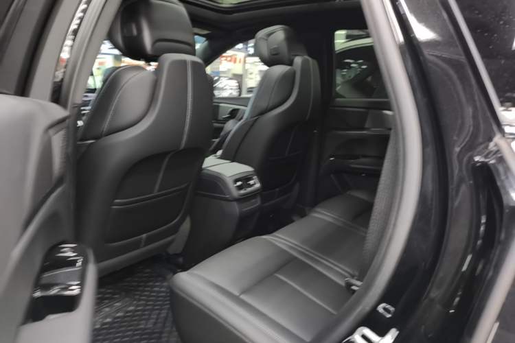Used Cadillac XT5 2025 2.0T Luxury Version Left Rear Seat