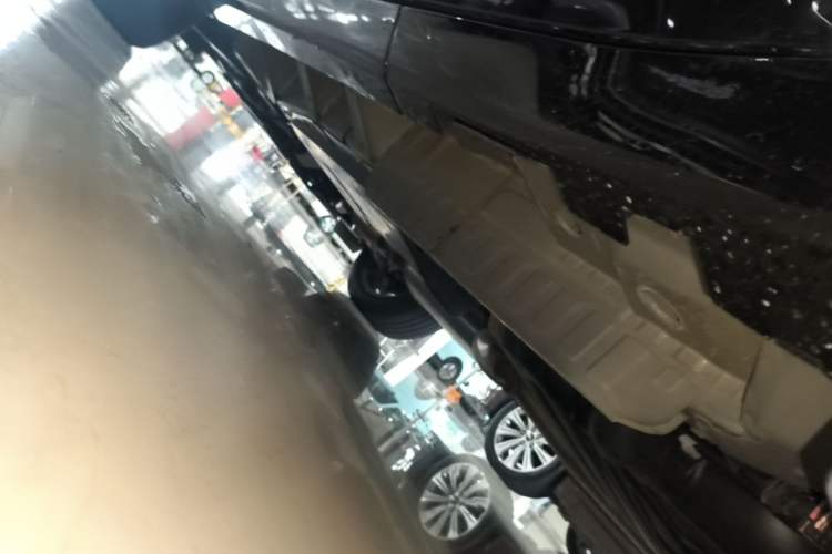 Used Cadillac XT5 2025 Model 2.0T Metropolitan Edition Left Side Sill