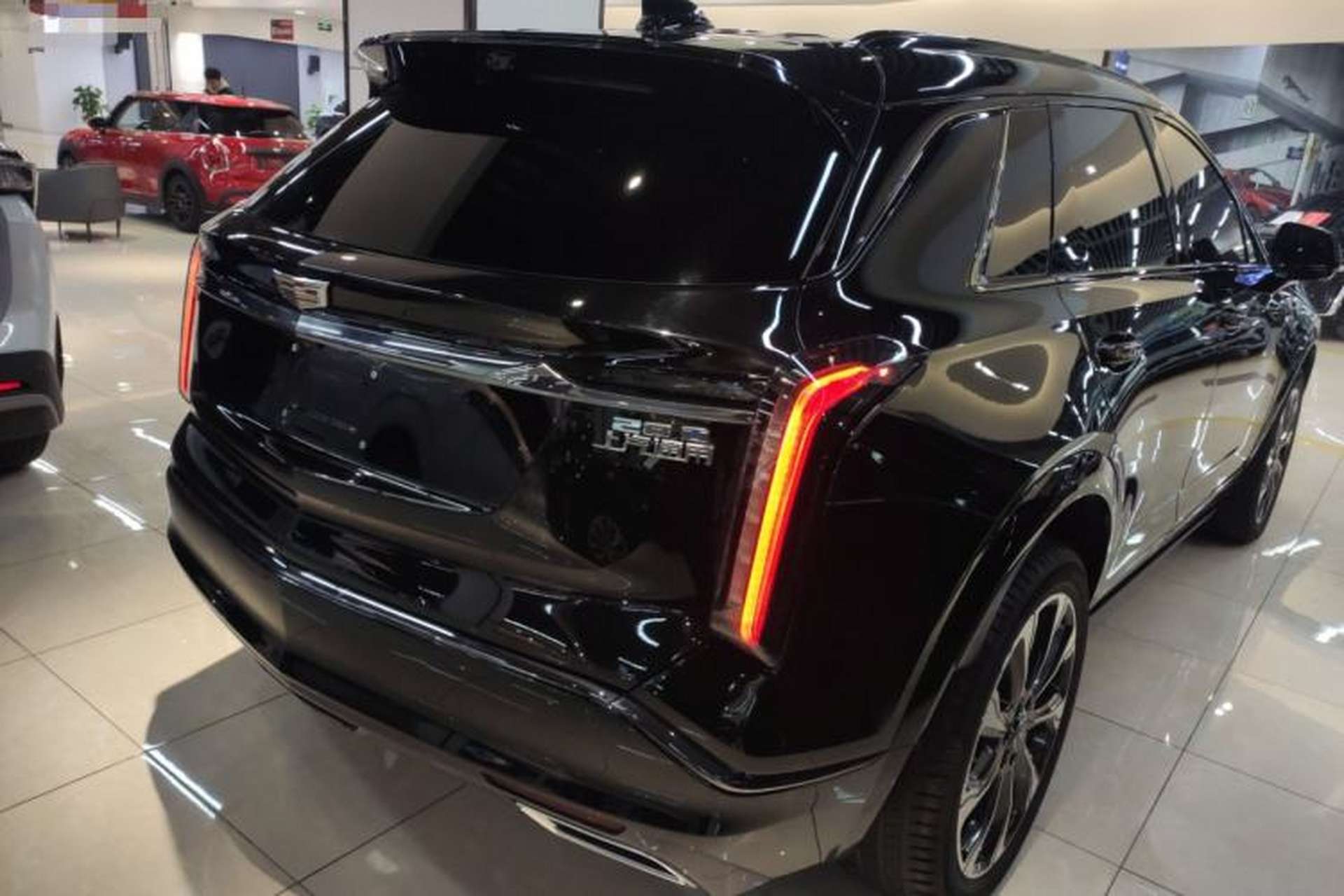 Used Cadillac XT5 2025 2.0T Platinum Edition Rear Right 45 Deg