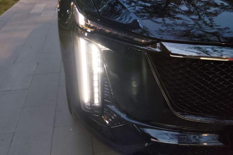 Used Cadillac XT5 2025 2.0T Prestige Version Right Front Headlight