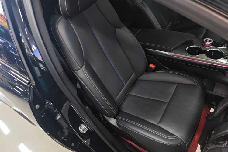 Used Cadillac XT5 2025 2.0T Prestige Version Right Front Seat