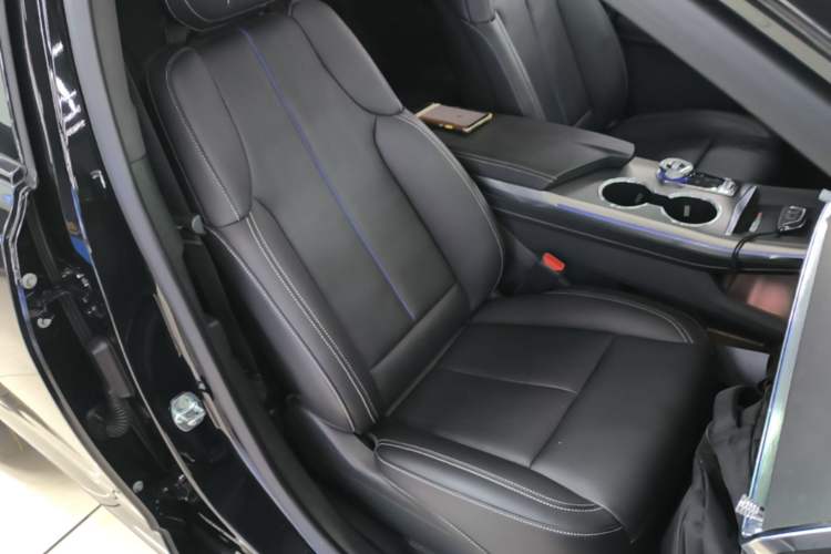 Used Cadillac XT5 2025 2.0T Luxury Version Right Front Seat