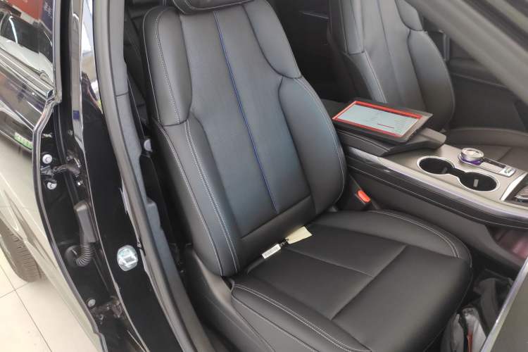 Used Cadillac XT5 2025 2.0T Luxury Version Right Front Seat
