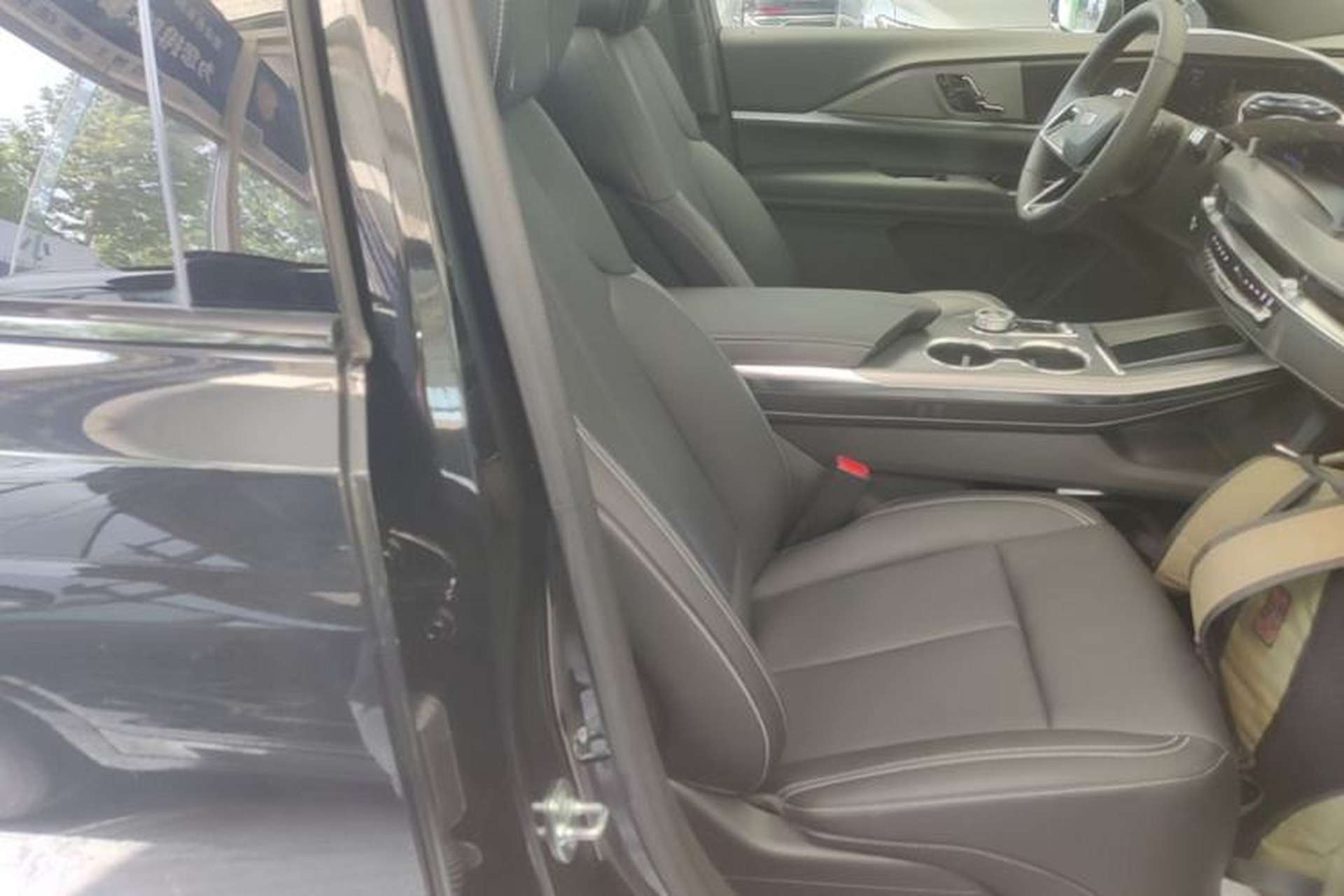 Used Cadillac XT5 2025 2.0T Luxury Version Right Front Seat