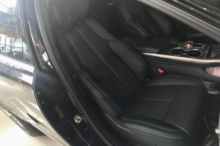 Used Cadillac XT5 2025 Model 2.0T Metropolitan Edition Right Front Seat