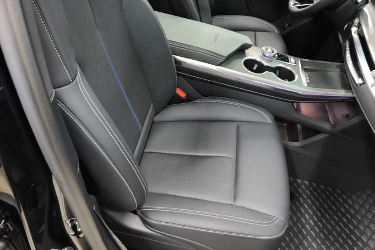 Used Cadillac XT5 2025 2.0T Luxury Version Right Front Seat