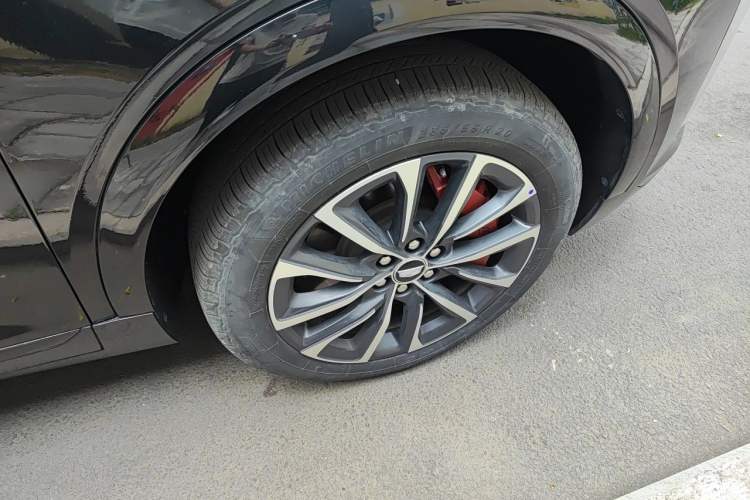 Used Cadillac XT5 2025 2.0T Prestige Version Right Front Wheel Hub