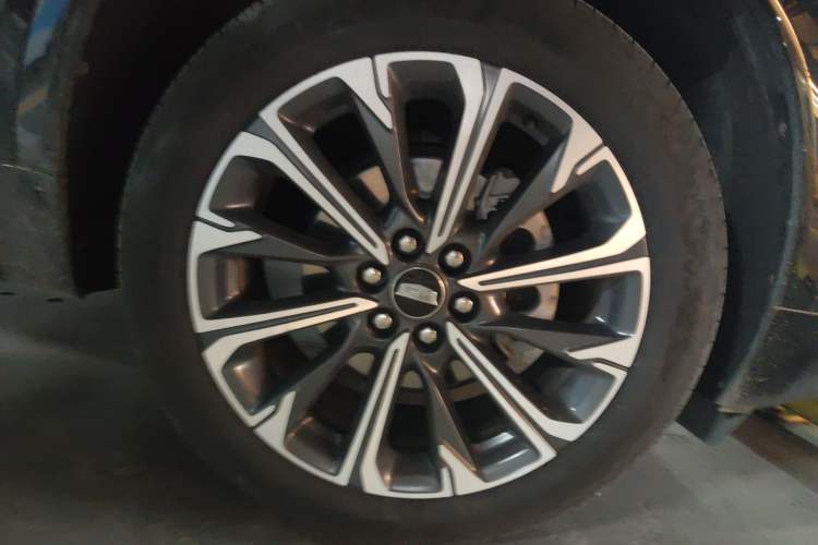 Used Cadillac XT5 2025 2.0T Luxury Version Right Front Wheel Hub
