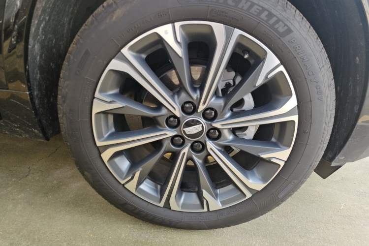 Used Cadillac XT5 2025 2.0T Luxury Version Right Front Wheel Hub
