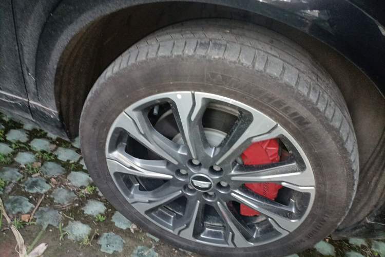 Used Cadillac XT5 2025 2.0T Platinum Edition Right Front Wheel Hub