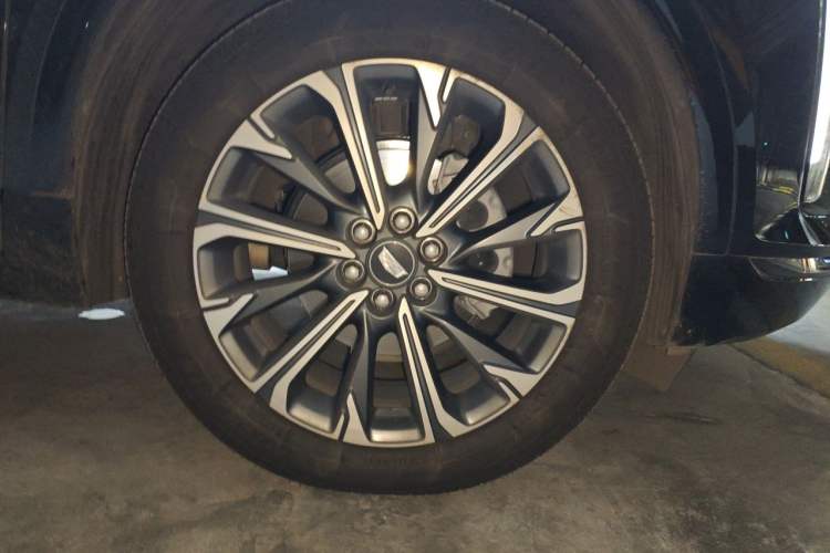 Used Cadillac XT5 2025 2.0T Luxury Version Right Front Wheel Hub