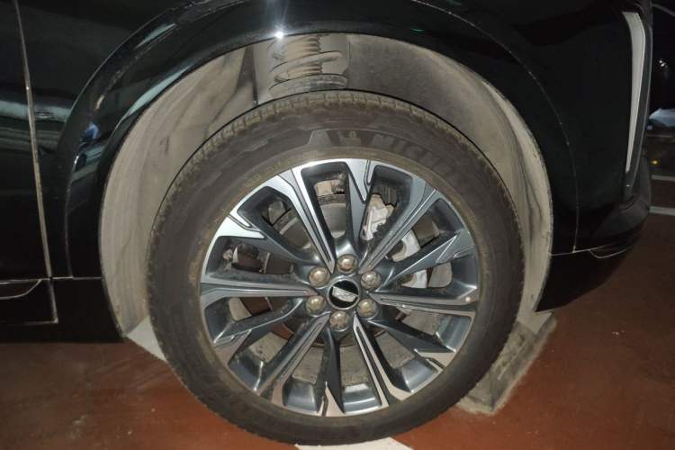 Used Cadillac XT5 2025 2.0T Luxury Version Right Front Wheel Hub