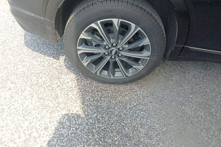 Used Cadillac XT5 2025 2.0T Luxury Version Right Front Wheel Hub