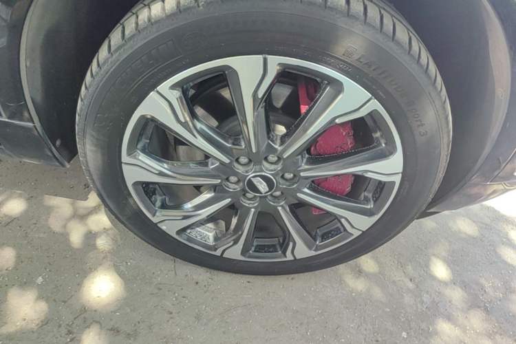Used Cadillac XT5 2025 2.0T Platinum Edition Right Front Wheel Hub