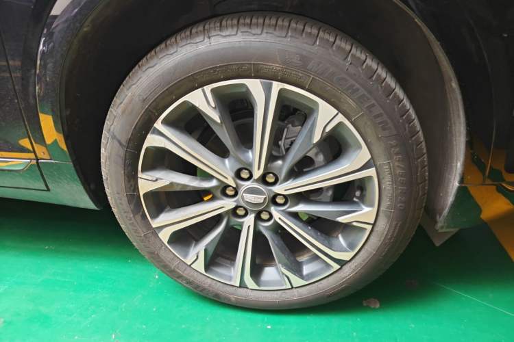 Used Cadillac XT5 2025 2.0T Luxury Version Right Front Wheel Hub