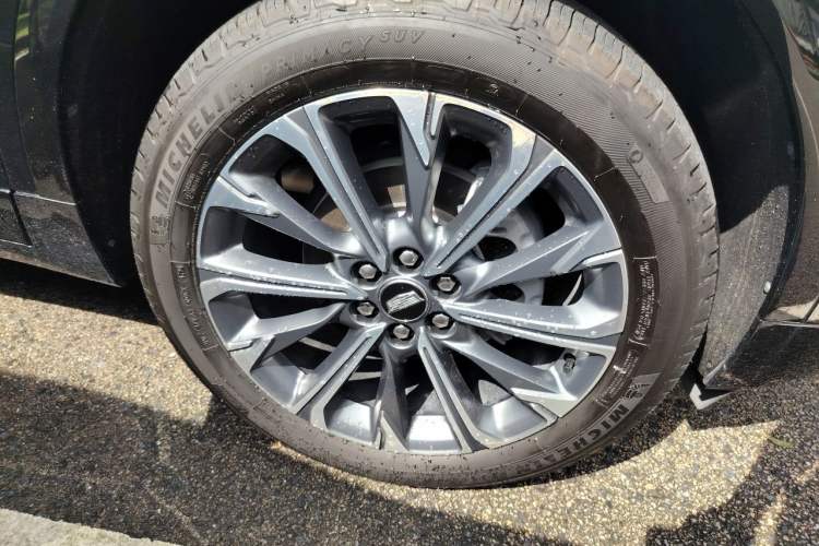Used Cadillac XT5 2025 2.0T Luxury Version Right Front Wheel Hub