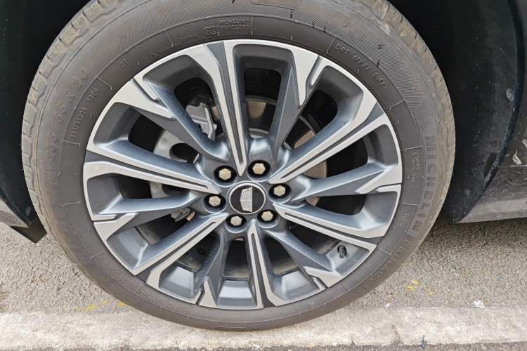Used Cadillac XT5 2025 2.0T Luxury Version Right Front Wheel Hub
