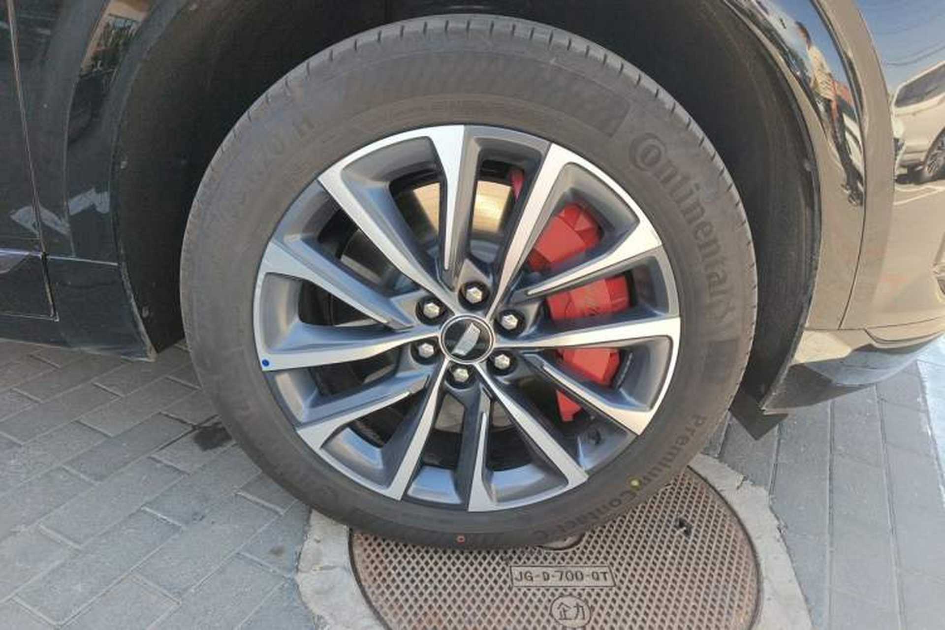 Used Cadillac XT5 2025 2.0T Prestige Version Right Front Wheel Hub