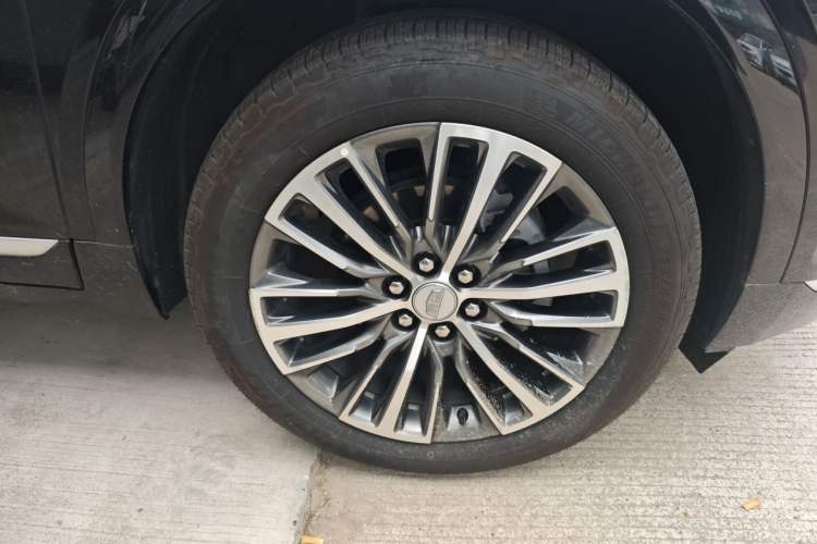Used Cadillac XT5 2025 Model 2.0T Metropolitan Edition Right Front Wheel Hub