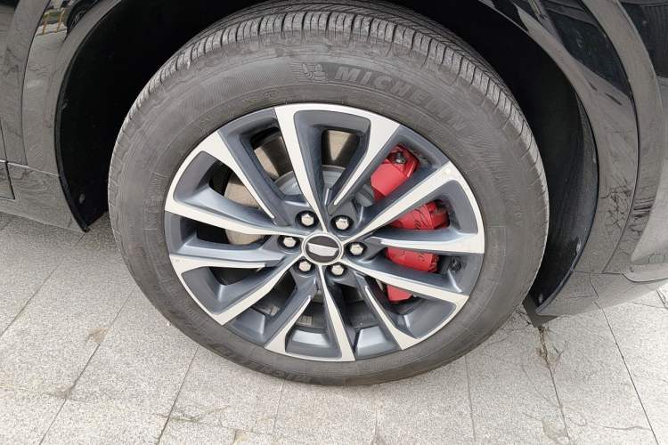 Used Cadillac XT5 2025 2.0T Prestige Version Right Front Wheel Hub