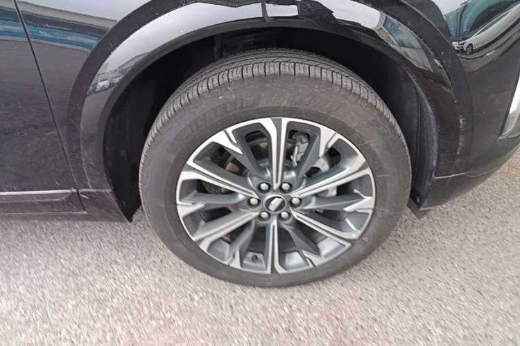 Used Cadillac XT5 2025 2.0T Luxury Version Right Front Wheel Hub
