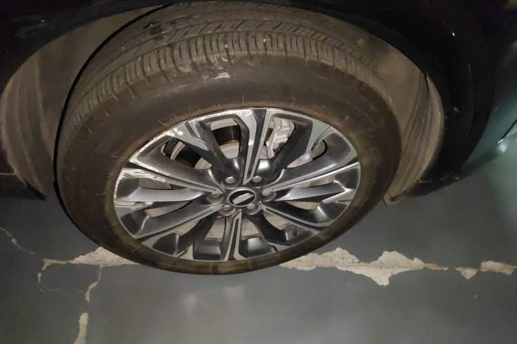 Used Cadillac XT5 2025 2.0T Luxury Version Right Front Wheel Hub