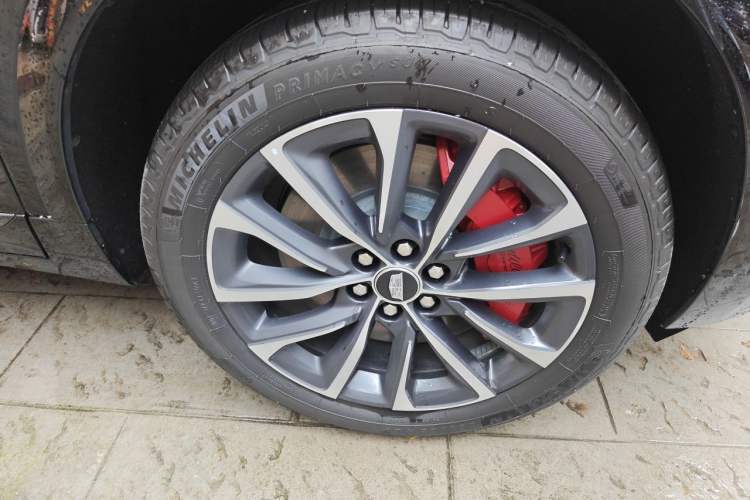 Used Cadillac XT5 2025 2.0T Prestige Version Right Front Wheel Hub