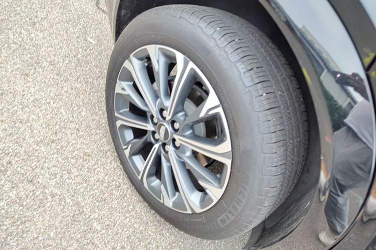 Used Cadillac XT5 2025 2.0T Luxury Version Right Rear Wheel Hub
