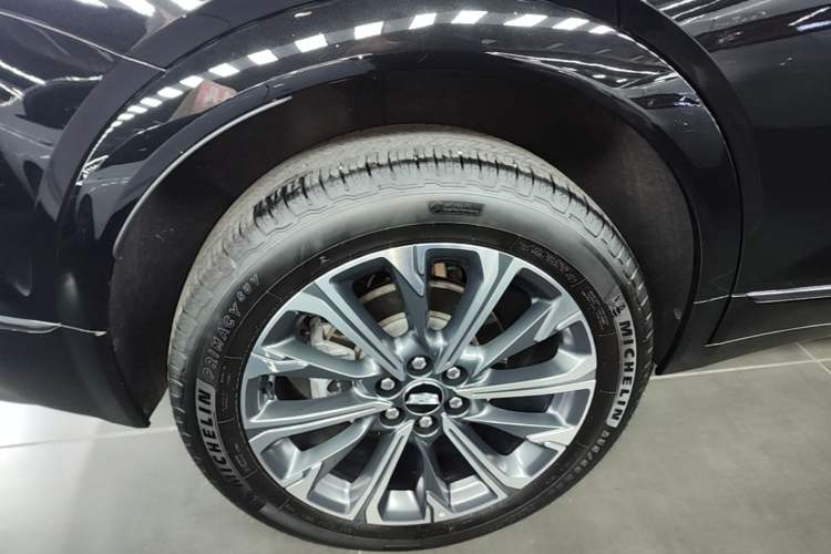 Used Cadillac XT5 2025 2.0T Luxury Version Right Rear Wheel Hub