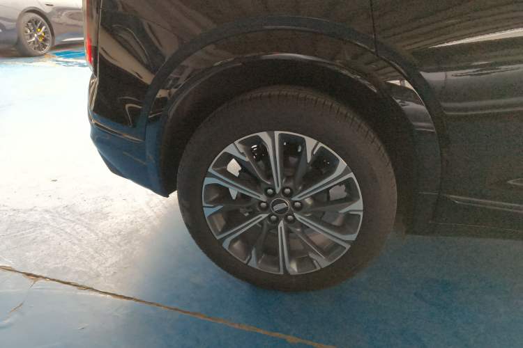 Used Cadillac XT5 2025 2.0T Luxury Version Right Rear Wheel Hub