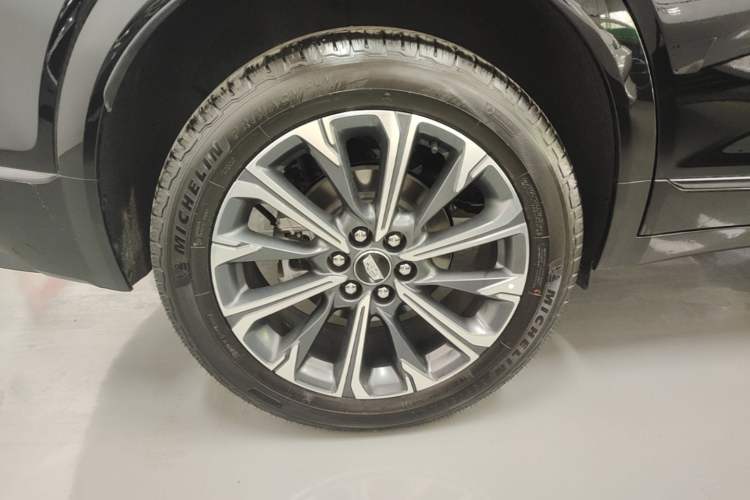 Used Cadillac XT5 2025 2.0T Luxury Version Right Rear Wheel Hub