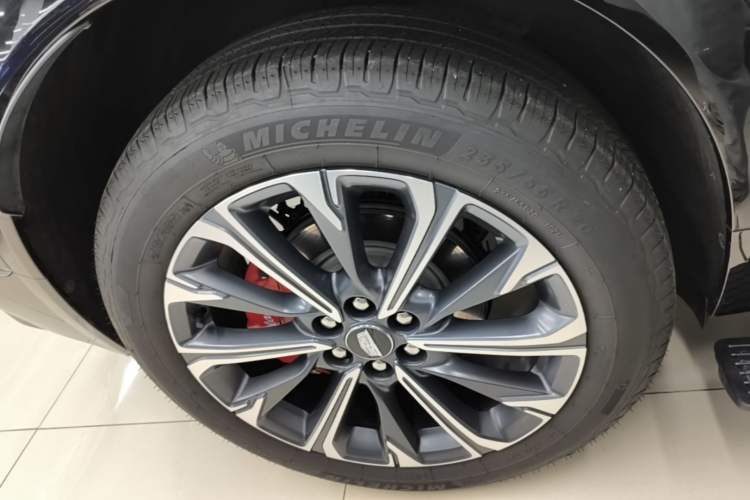 Used Cadillac XT5 2025 2.0T Luxury Version Right Rear Wheel Hub