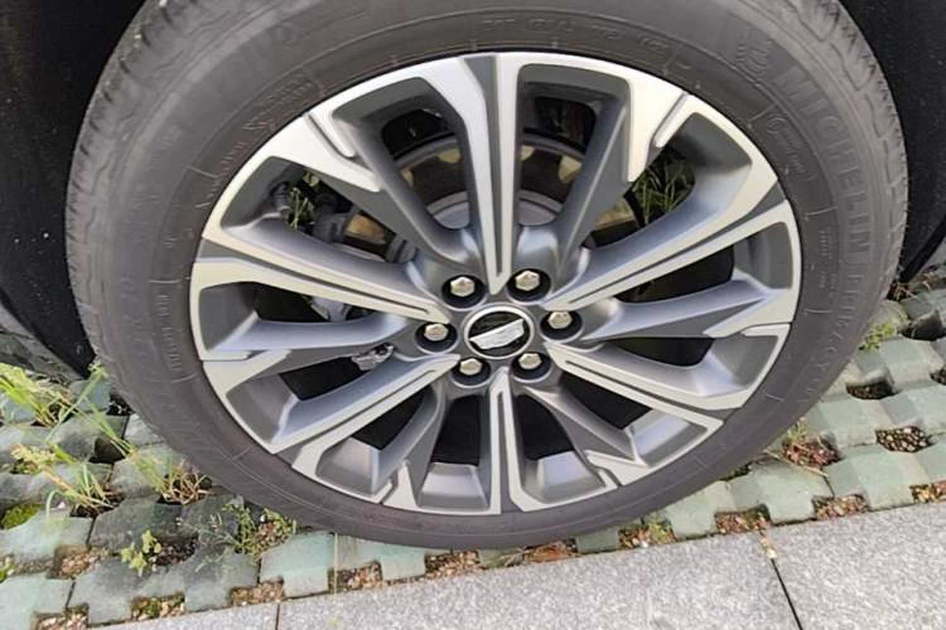 Used Cadillac XT5 2025 2.0T Luxury Version Right Rear Wheel Hub