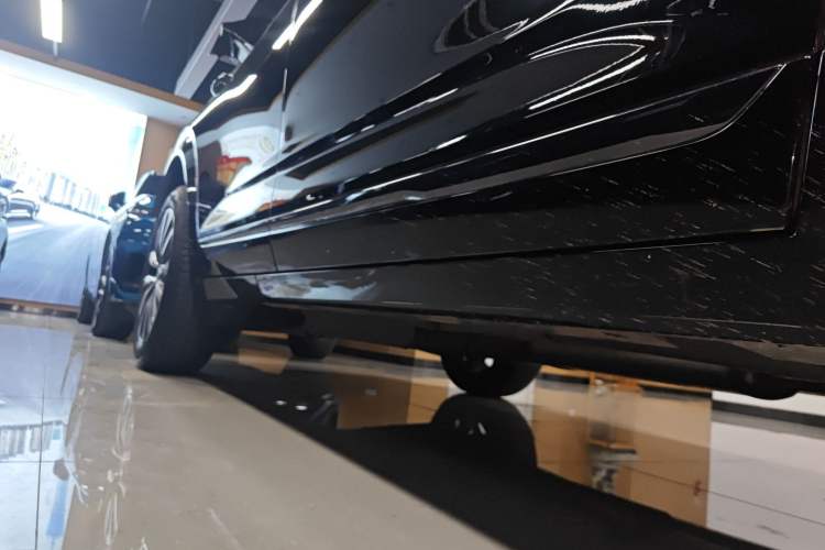 Used Cadillac XT5 2025 2.0T Prestige Version Right Side Sill